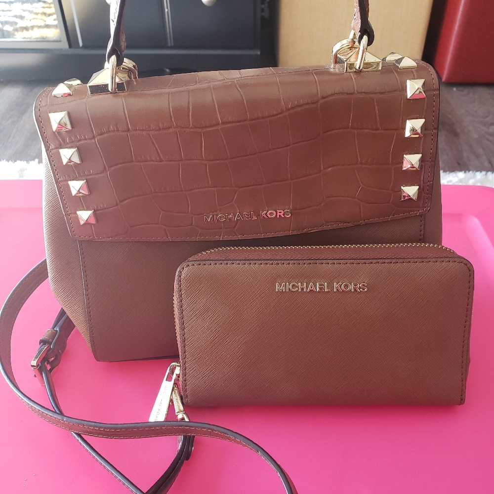Michael Kors Purse and Wristlet